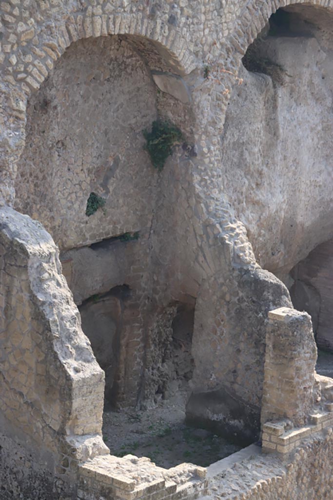 III.1/2/18/19, Herculaneum. October 2023.
Looking towards north-east corner of room B, with doorway in east wall. Photo courtesy of Klaus Heese.